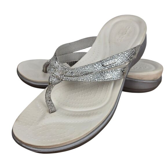 Crocs Capri Silver Snake Print Sandals Sz 10 Flip Flop Thong 205478 Double Strap - Picture 1 of 12